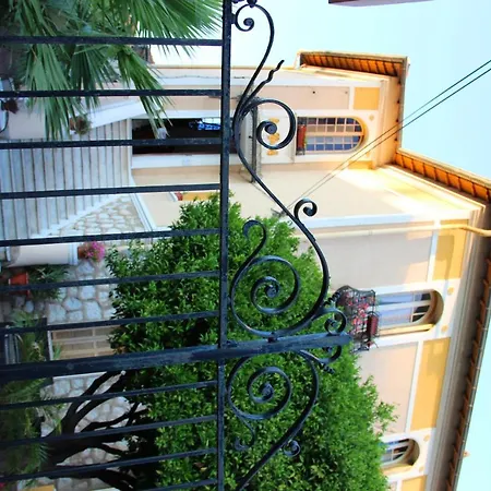 Mon Reve Apartements 3* نيس